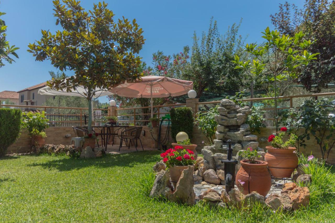 Family Resort In Nea Vrasna Exterior photo